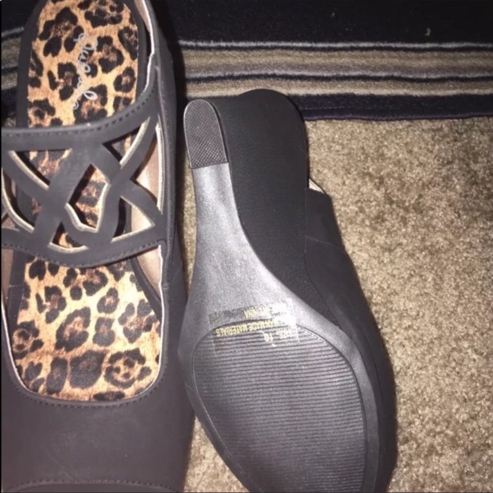 Heels $25 - Picture 2 of 2